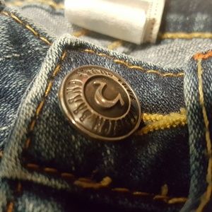 SOLD / NWOT / TRUE RELIGION cut off jean shorts